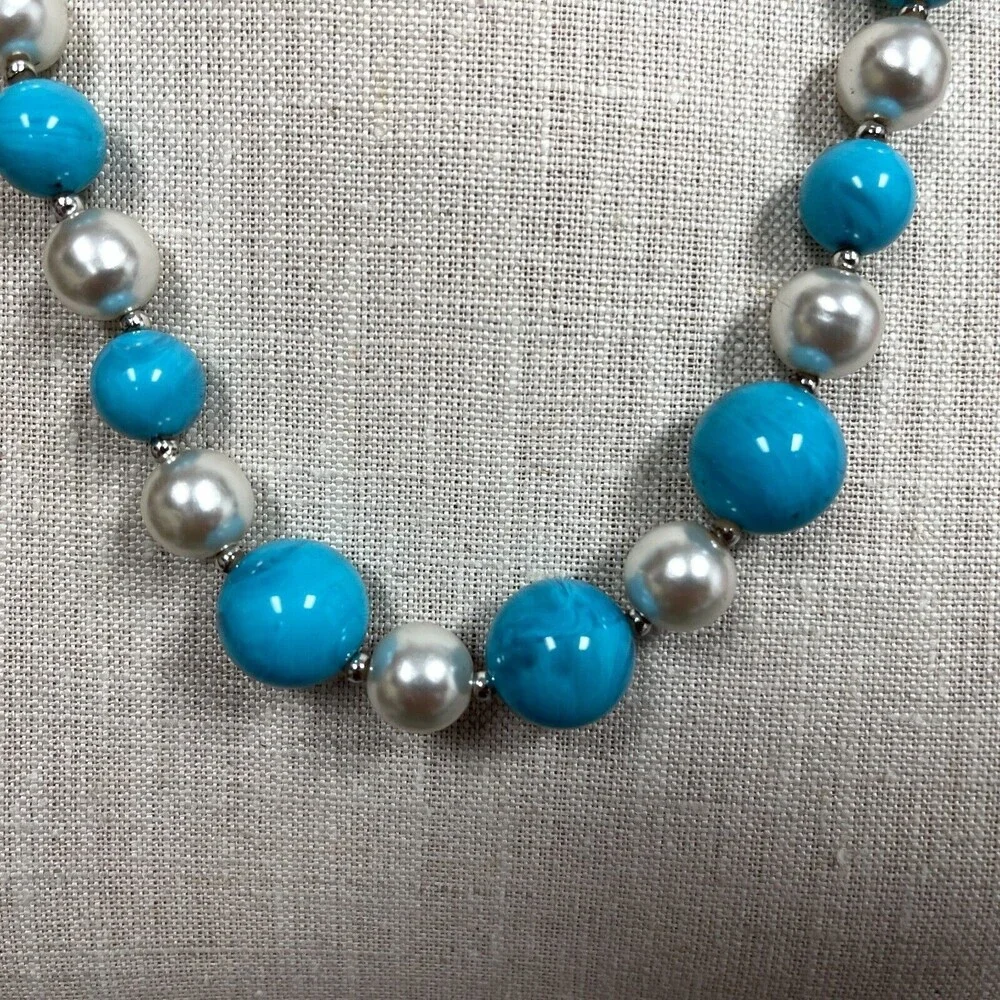 Blue Faux White Pearl Silver-tone‎ Beaded Beads Women's Fashion Necklace NWOT
